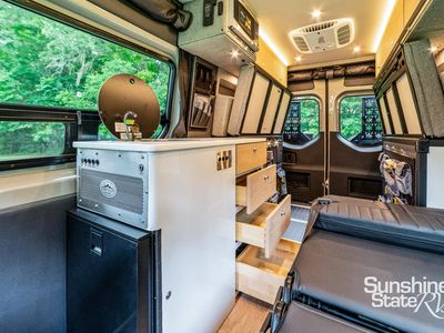 2025 Storyteller Overland - Photo 28