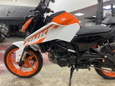 2024 KTM 250 Duke - Photo 11