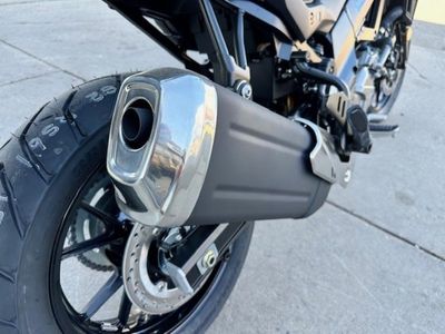 2025 Suzuki V-Strom 650 - Photo 11