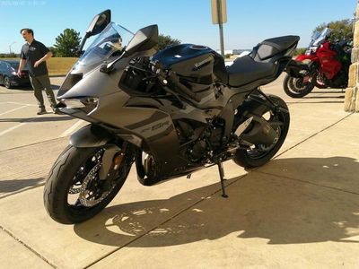 2026 Kawasaki Ninja ZX-6R - Photo 2