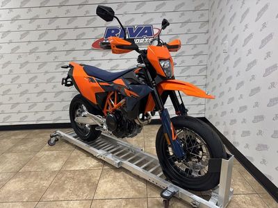 2026 KTM 690 SMC R - Photo 1