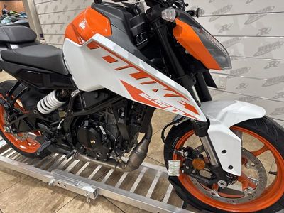 2024 KTM 250 Duke - Photo 10