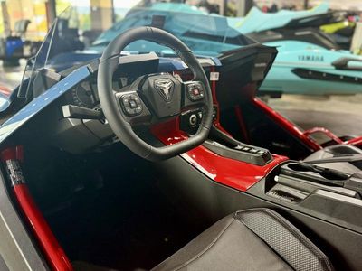 2025 Polaris Slingshot Slingshot R AutoDrive - Photo 9