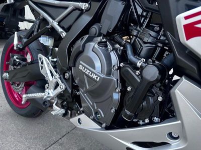 2024 Suzuki GSX-8R - Photo 8