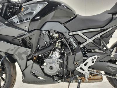 2025 Suzuki GSX-8R - Photo 12
