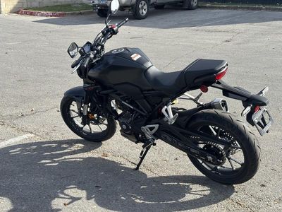 2025 Honda CB300R - Photo 3
