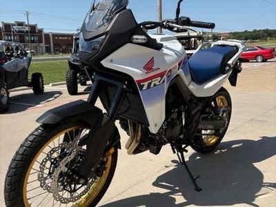 2025 Honda Transalp - Photo 2