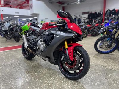 2015 Yamaha YZF-R1 - Photo 2