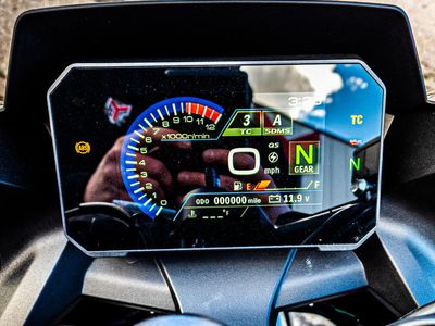 2025 Suzuki GSX-8R - Photo 6