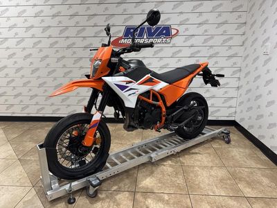 2025 KTM 390 SMC R - Photo 2