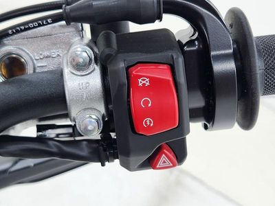 2026 Suzuki GSX-8R - Photo 11