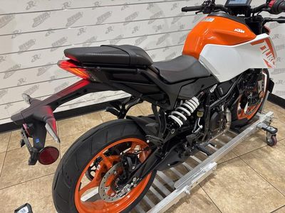 2024 KTM 250 Duke - Photo 11