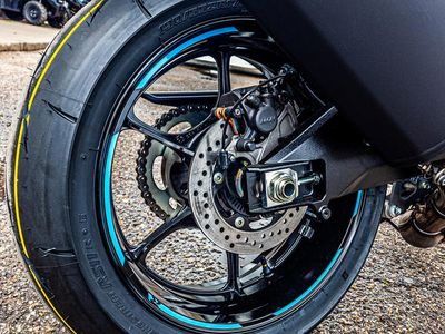 2025 Suzuki GSX-R1000 - Photo 7