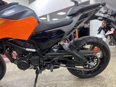 2024 KTM 250 Duke - Photo 11
