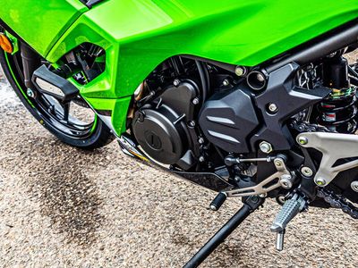 2025 Kawasaki Ninja 500 KRT Edition SE ABS - Photo 10
