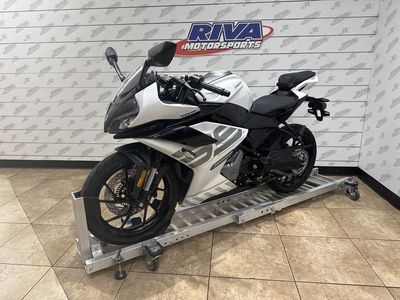 2026 CFMOTO 300SS - Photo 3