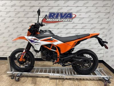 2025 KTM 390 SMC R - Photo 9