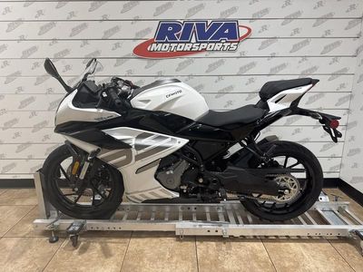 2026 CFMOTO 300SS - Photo 10
