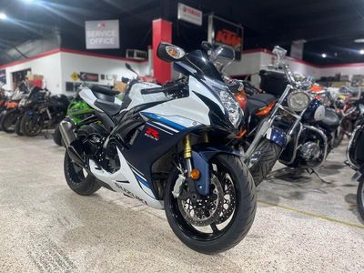 2023 Suzuki GSX-R750 - Photo 2