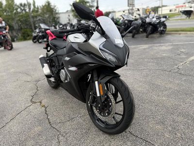 2025 CFMOTO 300SS - Photo 1