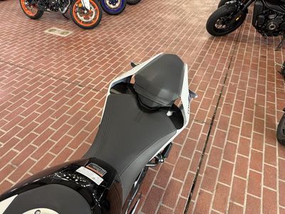 2025 CFMOTO 300NK - Photo 13