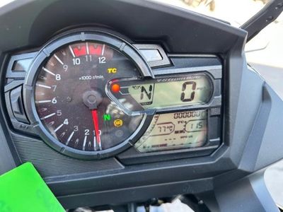 2025 Suzuki V-Strom 650 - Photo 12