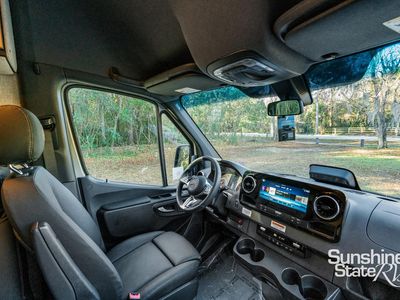 2025 Storyteller Overland - Photo 19