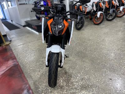 2024 KTM 250 Duke - Photo 3