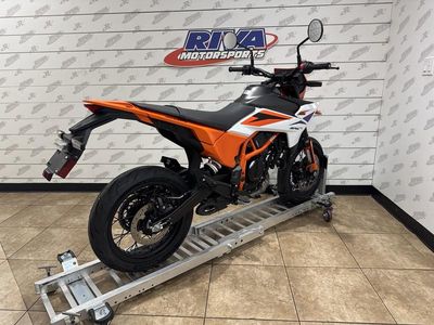 2025 KTM 390 SMC R - Photo 5