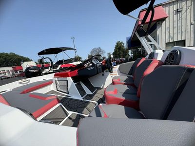 2025 Scarab 165 LX - Photo 11
