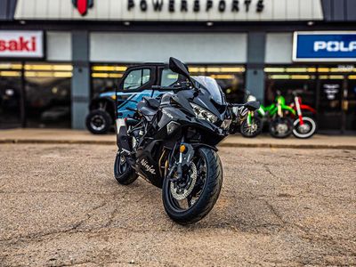 2025 Kawasaki NINJA ZX-4R ABS - Photo 2