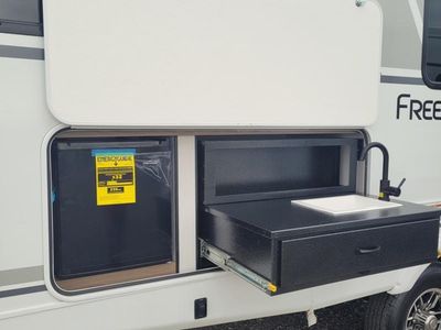 2025 Coachmen Freedom Express Ultra Lite 274RKS - Photo 5