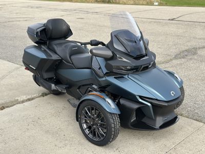 2026 Can-Am SPYDER RT LIMITED — interior view