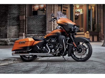 2012 Harley-Davidson Street Glide — engine compartment view