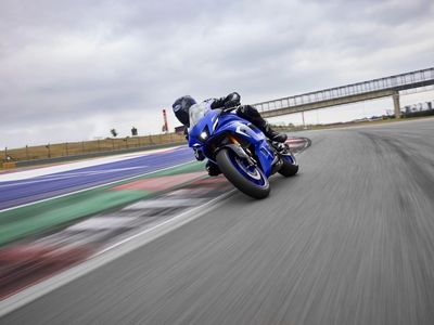 2025 Yamaha YZF-R7 - Photo 17