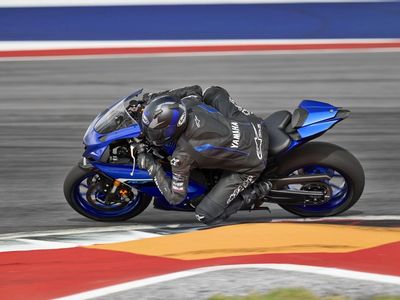 2025 Yamaha YZF-R7 - Photo 18