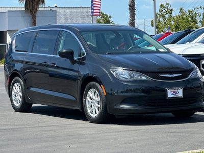 2018 Chrysler Pacifica — side profile view