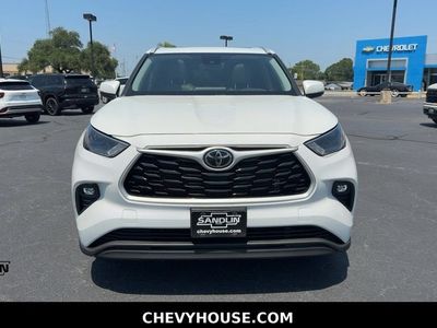 2022 Toyota Highlander — rear three-quarter view
