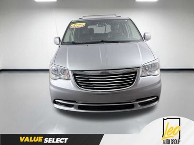 2016 Chrysler Town & Country — side profile view