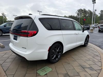 2025 Chrysler Pacifica — side profile view