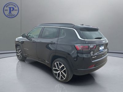 2025 Jeep Compass — detail view