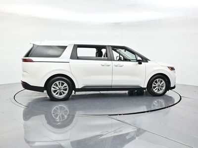 2022 Kia Carnival — side profile view