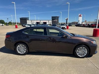 2014 Lexus ES 350 — rear three-quarter view