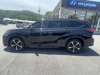 2022 Toyota Highlander — side profile view