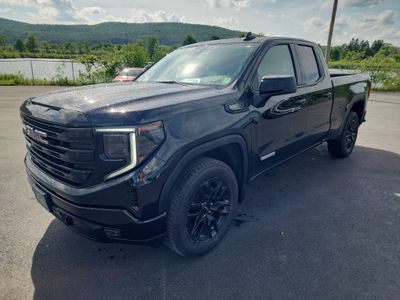 2023 GMC Sierra 1500 — interior view
