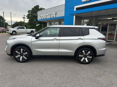 2025 Mitsubishi Outlander — side profile view