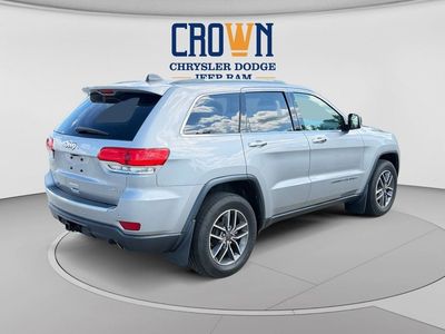 2019 Jeep Grand Cherokee — rear three-quarter view