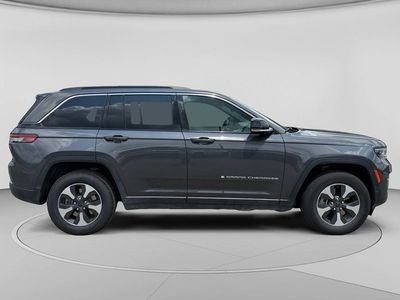 2024 Jeep Grand Cherokee — side profile view