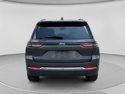2024 Jeep Grand Cherokee — interior view