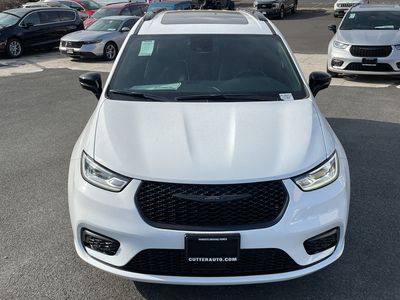 2026 Chrysler Pacifica — side profile view